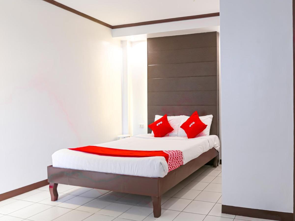 Oyo 759 Royal South Garden Suites Tagaytay City Exteriör bild