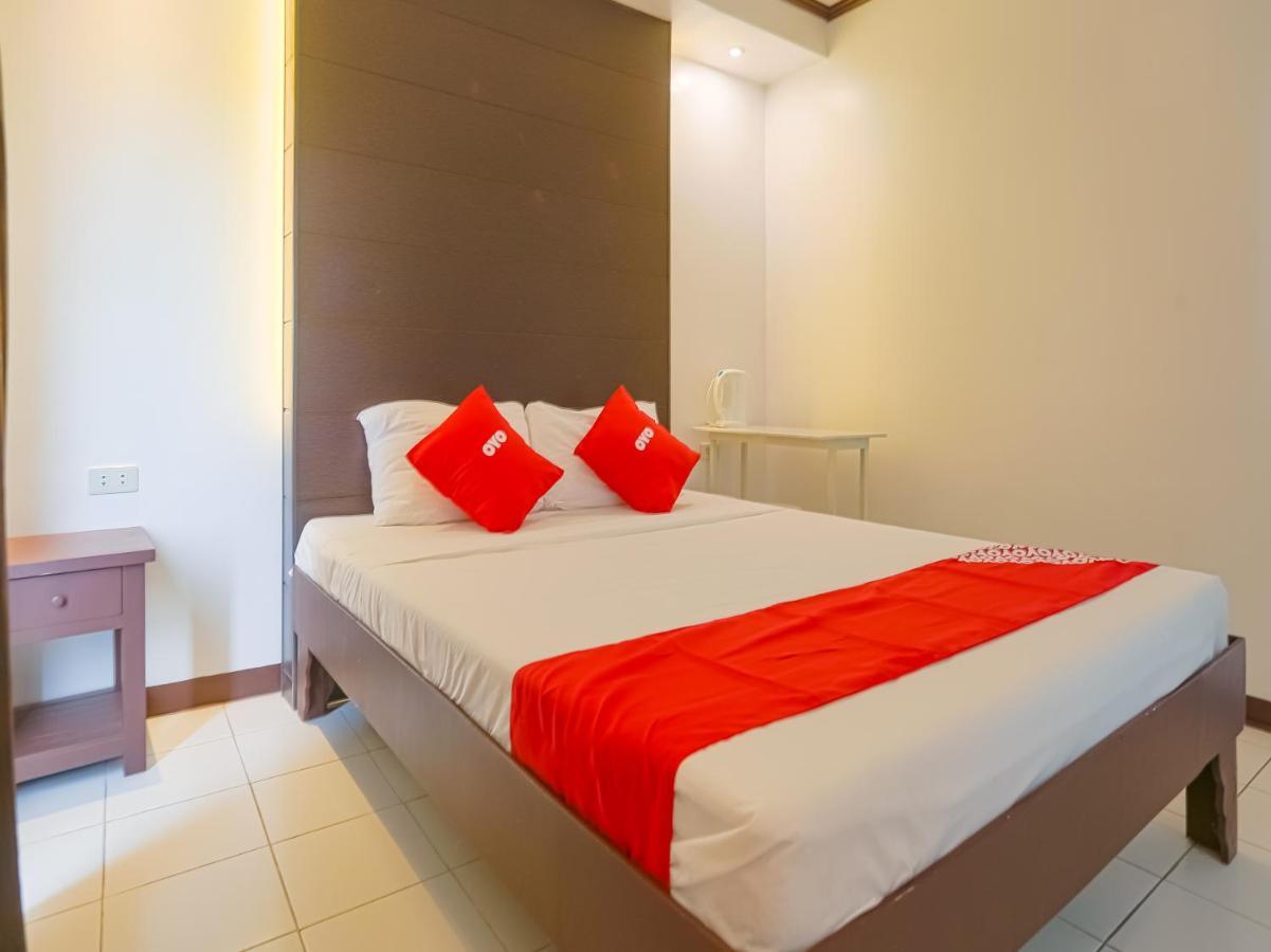 Oyo 759 Royal South Garden Suites Tagaytay City Exteriör bild