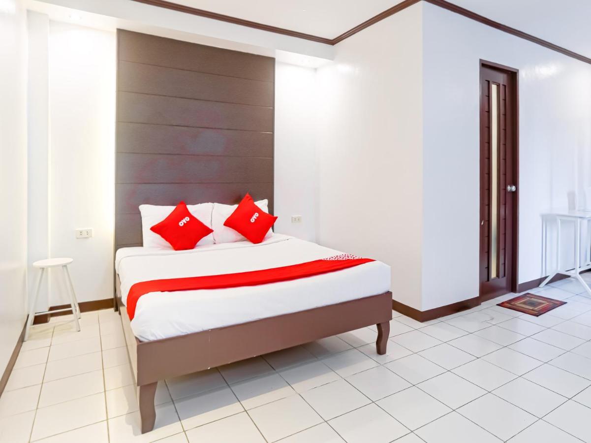 Oyo 759 Royal South Garden Suites Tagaytay City Exteriör bild